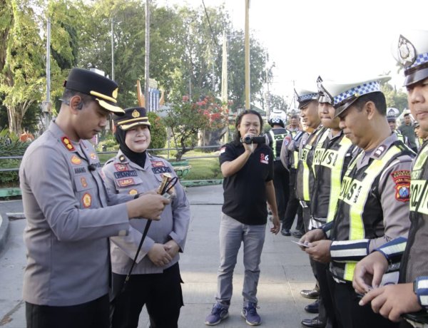 Tingkatkan Profesionalisme, Kapolres Sumenep Pimpin Apel dan Pemeriksaan Personel Satlantas